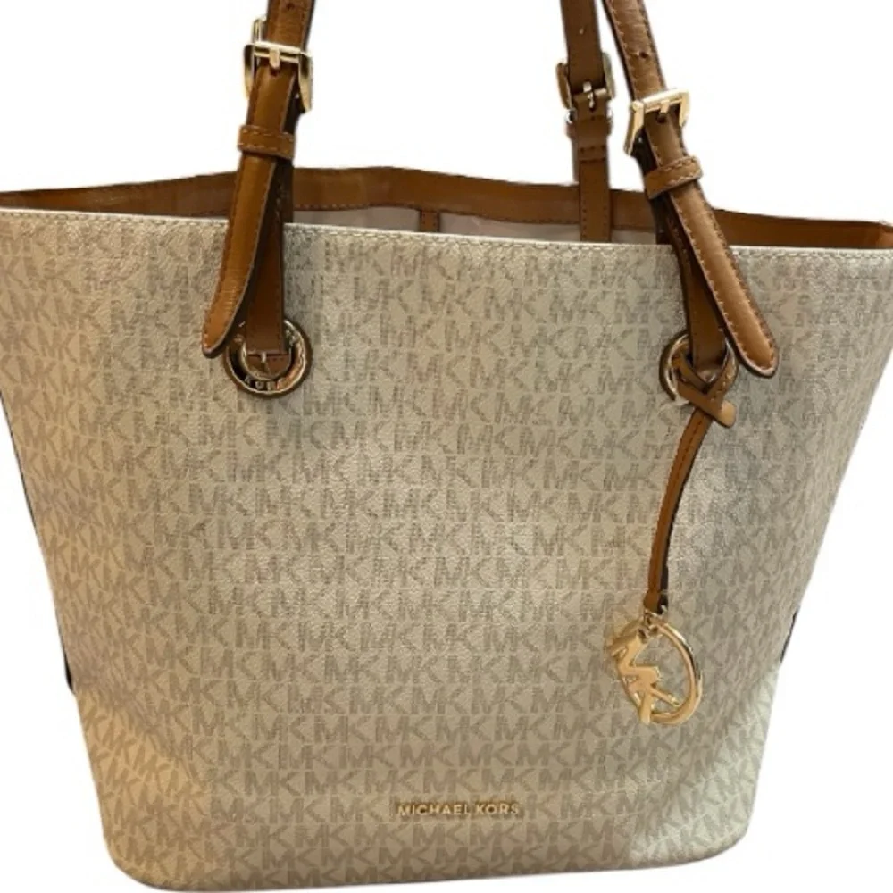 Michael Kors Large Jet Set Vanilla Tote